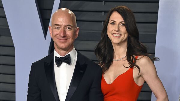 El fundador de Amazon, Jeff Bezos, y su exesposa, MacKenzie Bezos - Sputnik Mundo