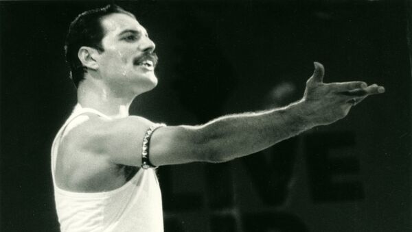 Freddie Mercury en el Live Aid  - Sputnik Mundo