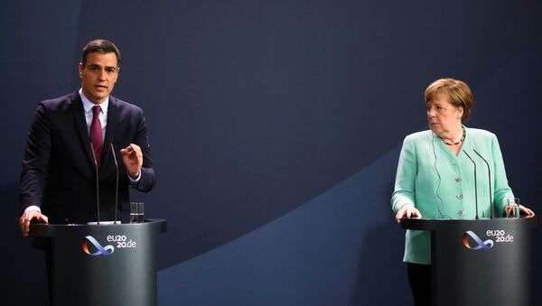 La canciller alemana, Angela Merkel, y el presidente del Gobierno español, Pedro Sánchez - Sputnik Mundo