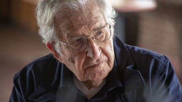 Noam Chomsky - Sputnik Mundo
