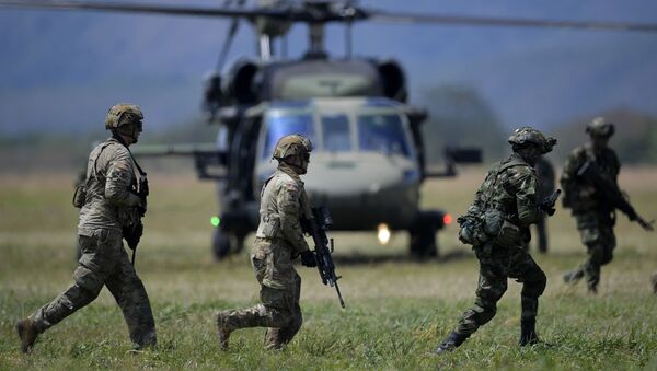 Militares estadounidenses junto a militares colombianos en Tolemaida, Colombia - Sputnik Mundo