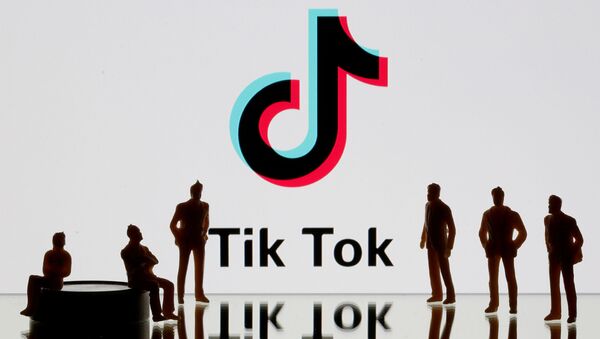 Un logo de la aplicación china TikTok  - Sputnik Mundo