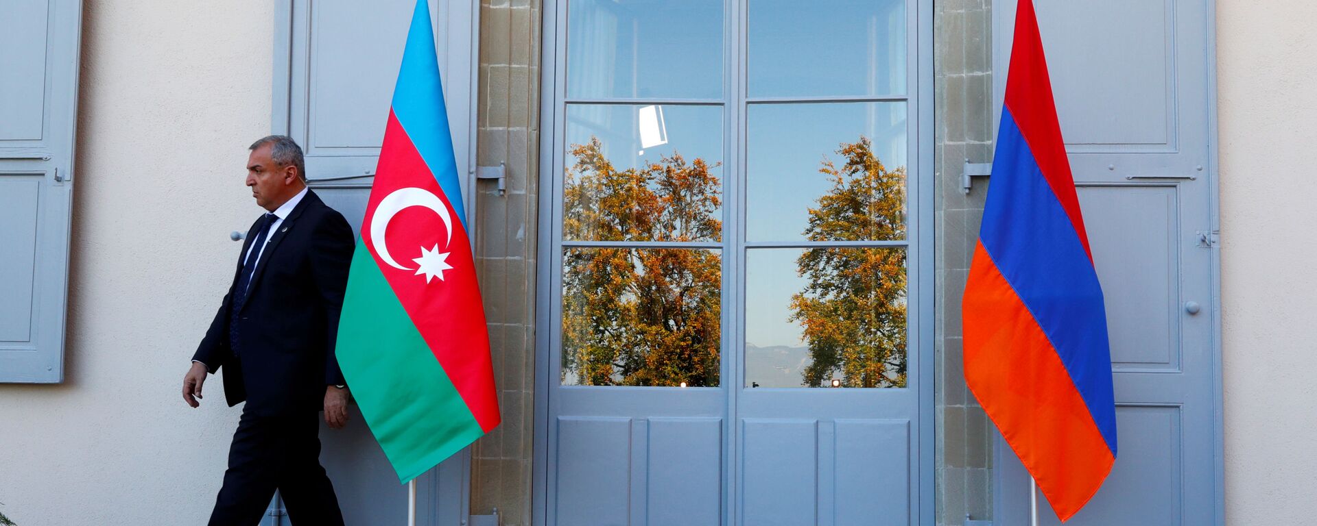 Banderas de Armenia y Azerbaiyán  - Sputnik Mundo, 1920, 23.07.2020