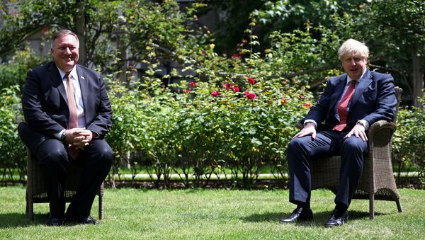 El secretario de Estado de EEUU, Mike Pompeo, y el primer ministro del Reino Unido, Boris Johnson - Sputnik Mundo