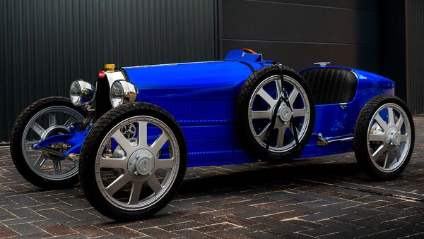Una versión actualizada del mítico coche Type 35 de la empresa automotriz Bugatti - Sputnik Mundo