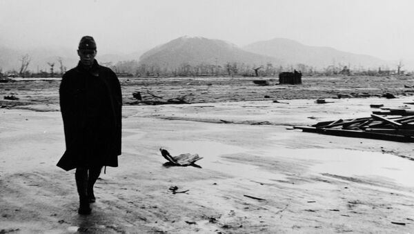Un soldado japonés en Hiroshima después del ataque nuclear de EEUU - Sputnik Mundo
