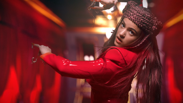 Rosalía en el vídeo musical 'WAP' - Sputnik Mundo