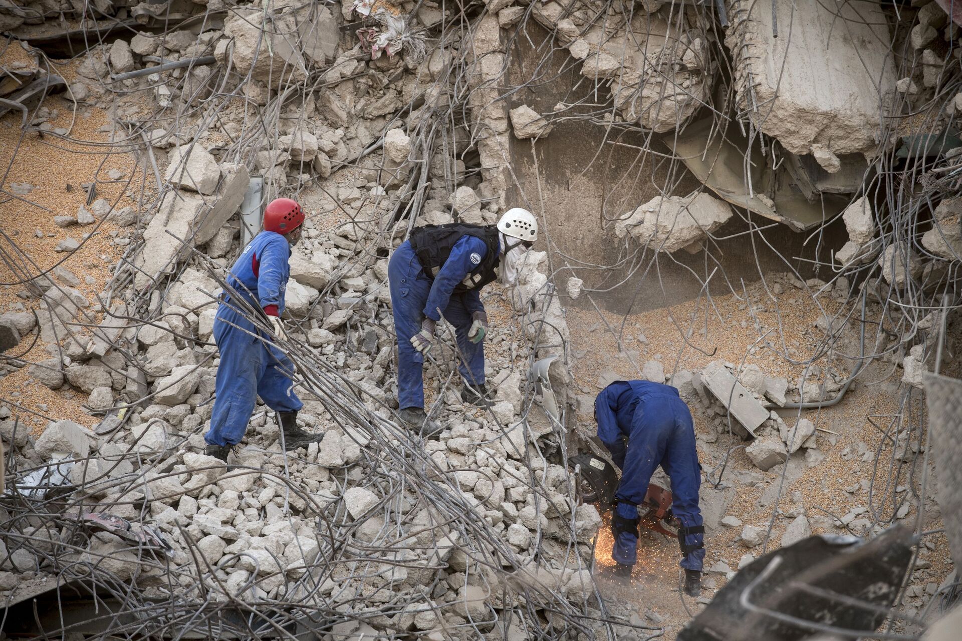 Rescatistas rusos remueven los escombros tras la explosión en Beirut - Sputnik Mundo, 1920, 03.08.2021