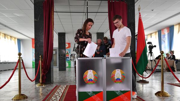 Un colegio electoral de Minsk - Sputnik Mundo
