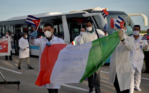 Contingente de la Brigada Médica Internacional Henry Reeve llega a Cuba después de cumplir su misión en Italia contra el coronavirus Contingente de la Brigada Médica Internacional Henry Reeve llega a Cuba después de cumplir su misión en Italia contra el coronavirus - Sputnik Mundo