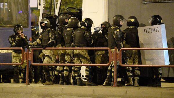 La Policía durante las protestas en Bielorrusia - Sputnik Mundo
