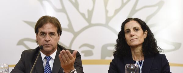Luis Lacalle Pou, presidente de Uruguay y Azucena Arbeleche, ministra de Economía y Finanzas de Uruguay Luis Lacalle Pou, presidente de Uruguay y Azucena Arbeleche, ministra de Economía y Finanzas de Uruguay - Sputnik Mundo