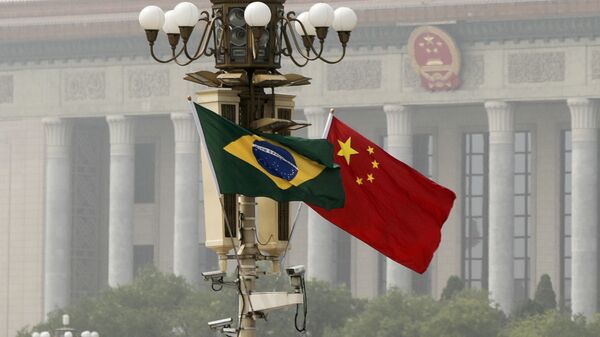 Banderas de Brasil y China - Sputnik Mundo
