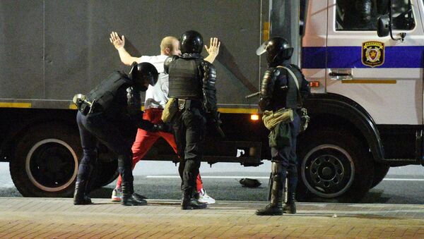 Arrestos durante las protestas postelectorales en Minsk - Sputnik Mundo