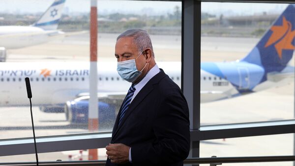 El primer ministro de Israel, Benjamín Netanyahu, en el aeropuerto Ben Gurión - Sputnik Mundo
