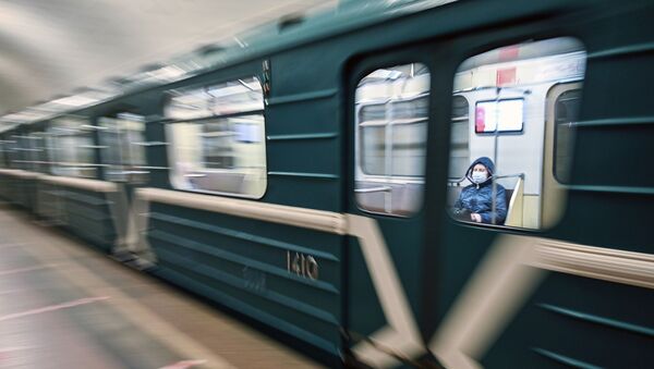 Un tren en el metro de Moscú - Sputnik Mundo