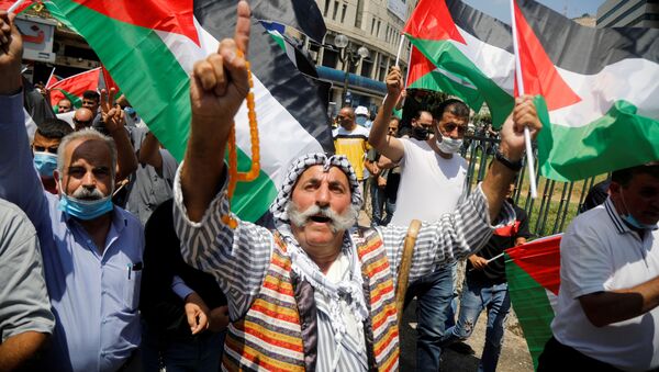 Los palestinos protestan contra el acuerdo de paz entre Israel y EAU - Sputnik Mundo