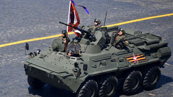 Un transporte blindado de personal BTR-82A participa del Desfile de la Victoria en Moscú (archivo) - Sputnik Mundo