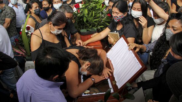 Funeral de los ocho jóvenes asesinados en Samaniego, en el departamento de Nariño, Colombia (agosto 2020) - Sputnik Mundo