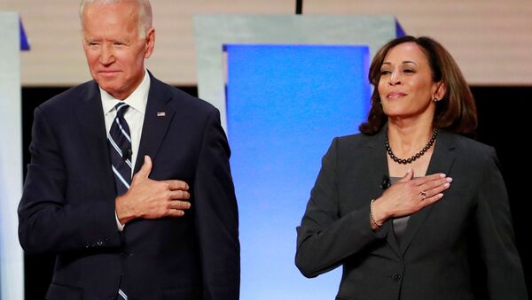 Candidato a la presidencia de EEUU, Joe Biden, con candidata a la vicepresidencia, Kamala Harris - Sputnik Mundo