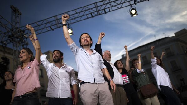 Pablo Iglesias en una concentración - Sputnik Mundo
