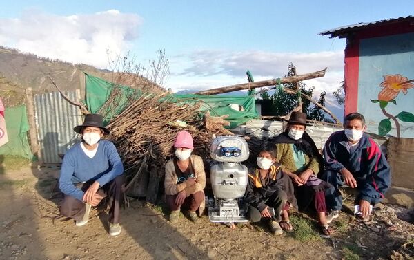 Kipi, la robot que da clases en quechua en Perú - Sputnik Mundo