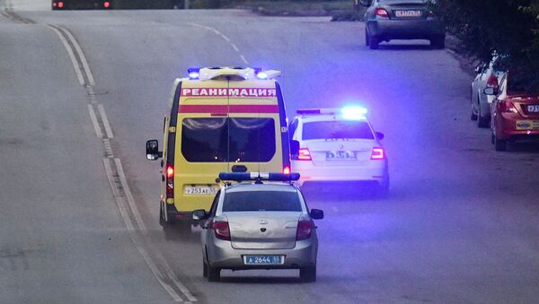 La ambulancia que transportó al opositor Navalni al hospital en Omsk, Rusia - Sputnik Mundo