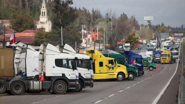 Transportistas chilenos en huelga - Sputnik Mundo
