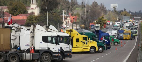 Transportistas chilenos en huelga Transportistas chilenos en huelga - Sputnik Mundo