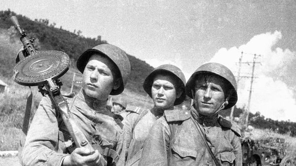 Algunos de los soldados soviéticos que sobresalieron en el campo de batalla - Sputnik Mundo
