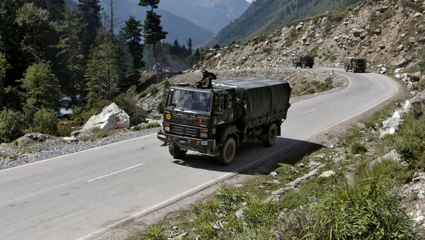 Un vehículo militar indio en Ladakh - Sputnik Mundo