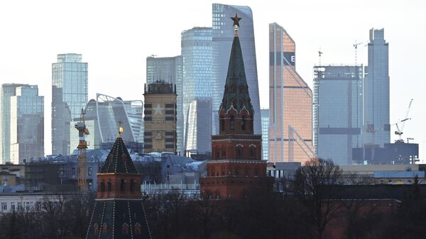 Kremlin y los rascacielos de Moscú - Sputnik Mundo