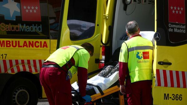 Ambulancia durante rebrote de coronavirus en España - Sputnik Mundo