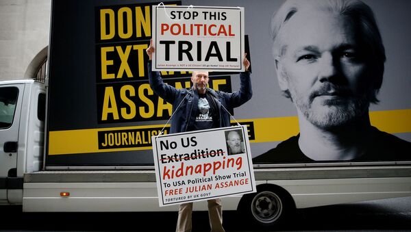 Un defensor de Julian Assange ante la Corte Criminal Central de Londres - Sputnik Mundo