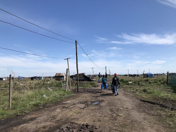 Tensión entre propiedad privada y crisis habitacional: tomas de tierras en Argentina Tensión entre propiedad privada y crisis habitacional: tomas de tierras en Argentina - Sputnik Mundo