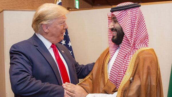 El presidente de EEUU, Donald Trump junto al príncipe heredero de Arabia Saudí, Mohammed bin Salman  - Sputnik Mundo