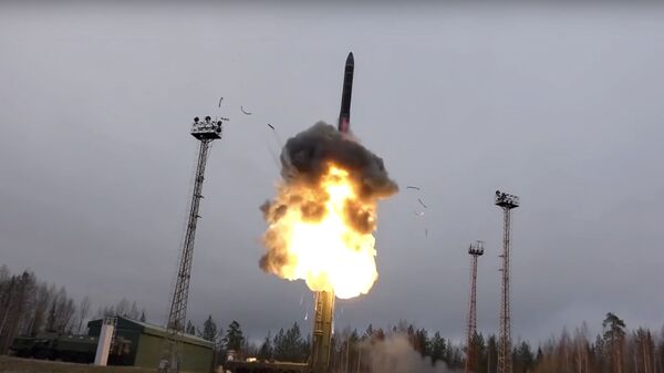 Lanzamiento de un misil nuclear ruso Avangard (archivo) - Sputnik Mundo