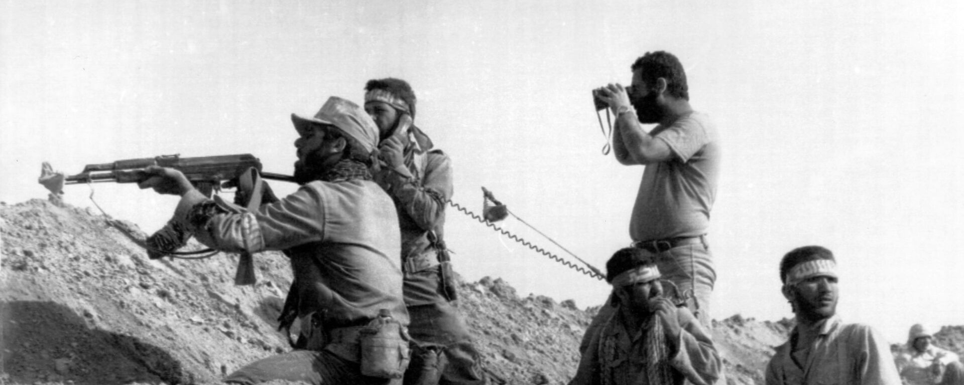 Soldados iraníes durante la guerra con Irak - Sputnik Mundo, 1920, 22.09.2020