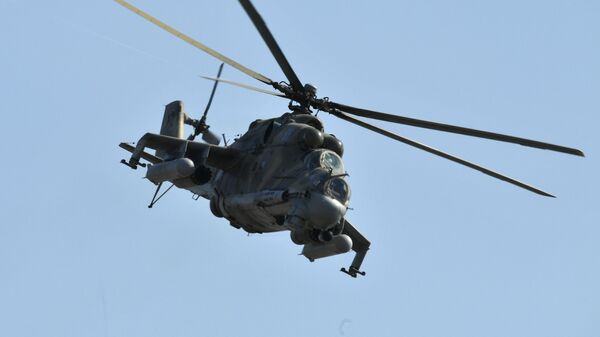 Helicóptero Mi-24 durante las maniobras Kavkaz 2020 - Sputnik Mundo