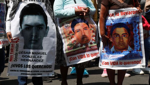Los retratos de los estudiantes desaparecidos en Ayotzinapa - Sputnik Mundo