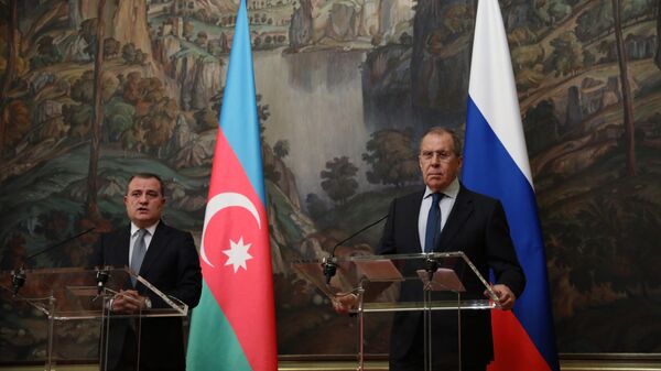 El ministro ruso de Exteriores, Serguéi Lavrov, y su par de Azerbaiyán, Ceyhun Bayramov - Sputnik Mundo