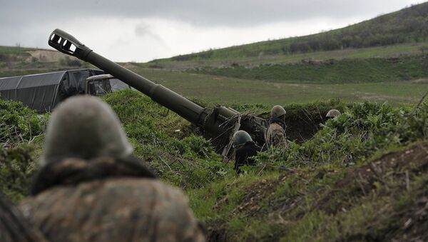 Una posición de artillería en la zona del conflicto en Nagorno Karabaj - Sputnik Mundo