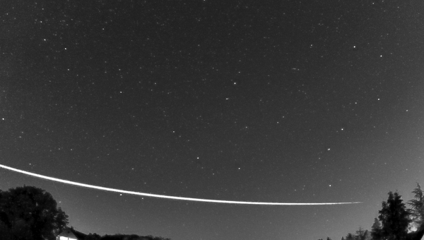 Un meteoroide 'rebota' en la atmósfera de la Tierra  - Sputnik Mundo