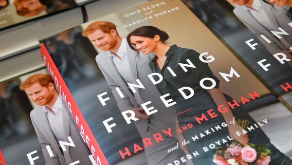 El libro 'Meghan y Harry. En libertad', una biografía no autorizada de la pareja, a la venta en Londres - Sputnik Mundo