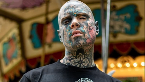 Sylvain Helaine, el hombre más tatuado de Francia y maestro de una escuela - Sputnik Mundo