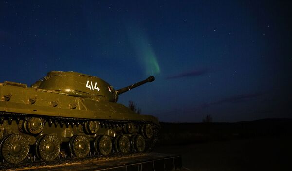 Los cielos se visten de gala: disfruta la belleza de las auroras boreales de Múrmansk  - Sputnik Mundo