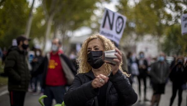 Protesta en Vallecas para exigir más recursos para el sistema de salud pública y contra la desigualdad social  - Sputnik Mundo