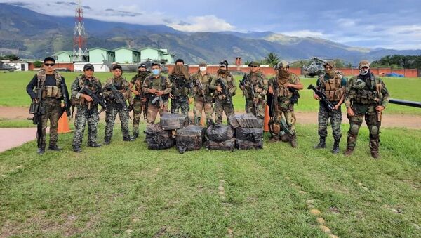 Las fuerzas del orden en Perú tras incautar 420 kilos de cocaína en Cuzco - Sputnik Mundo