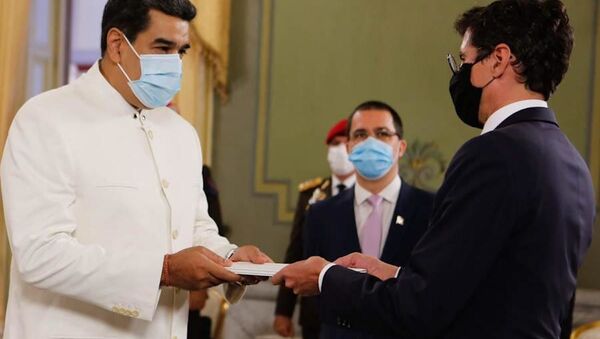 El presidente de Venezuela, Nicolás Maduro, recibe las cartas credenciales de Jürg Sprecher, el nuevo embajador de Suiza ante Venezuela - Sputnik Mundo