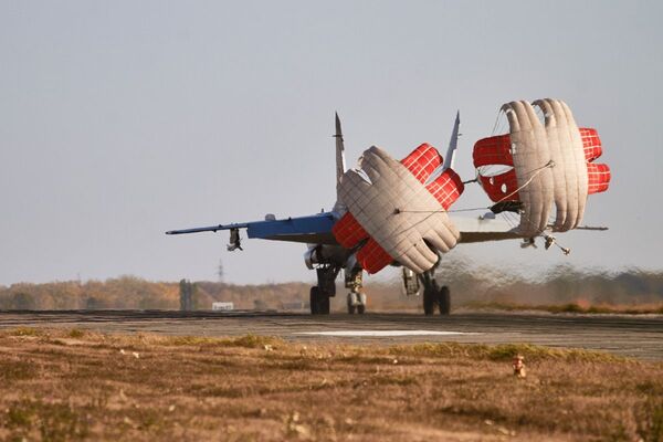 Los pilotos rusos llevan al límite las capacidades de los cazas MiG-31 y Su-35

 - Sputnik Mundo